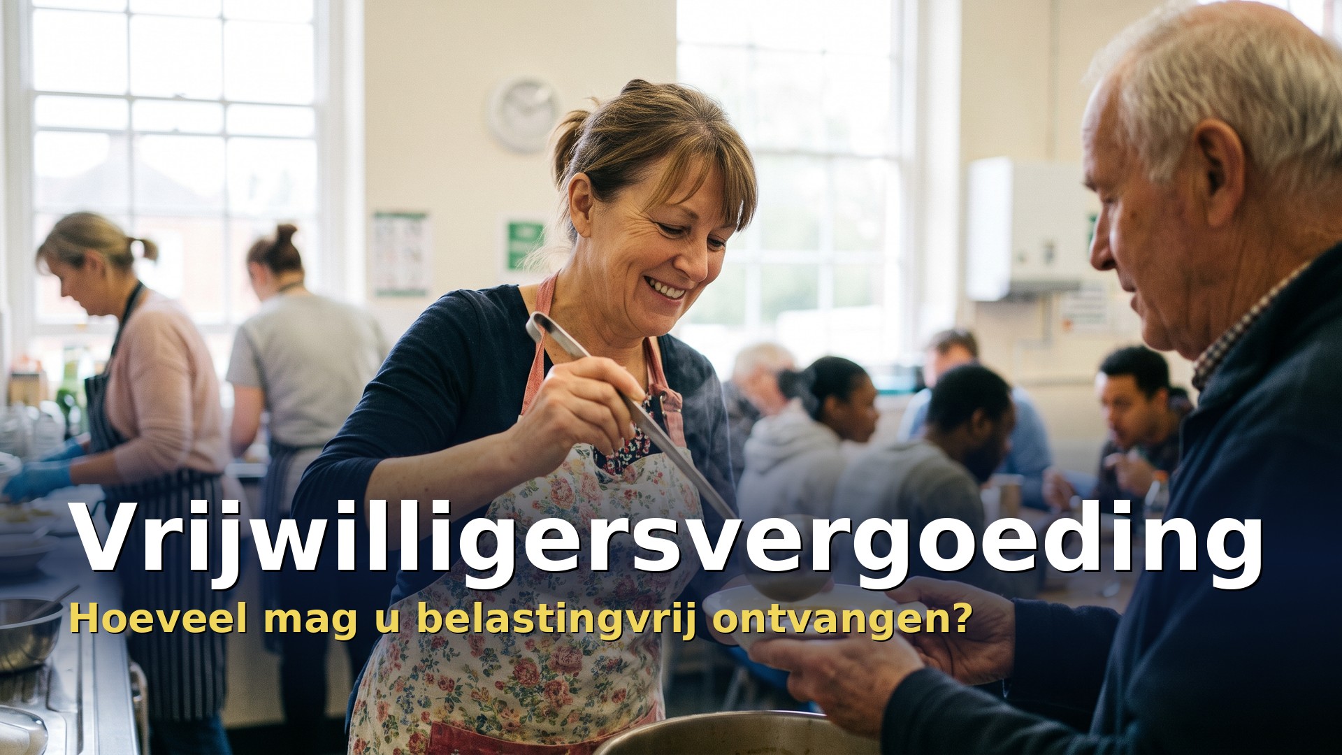 Vrijwilligersvergoeding: vrijwilliger schept soep op in een buurthuis